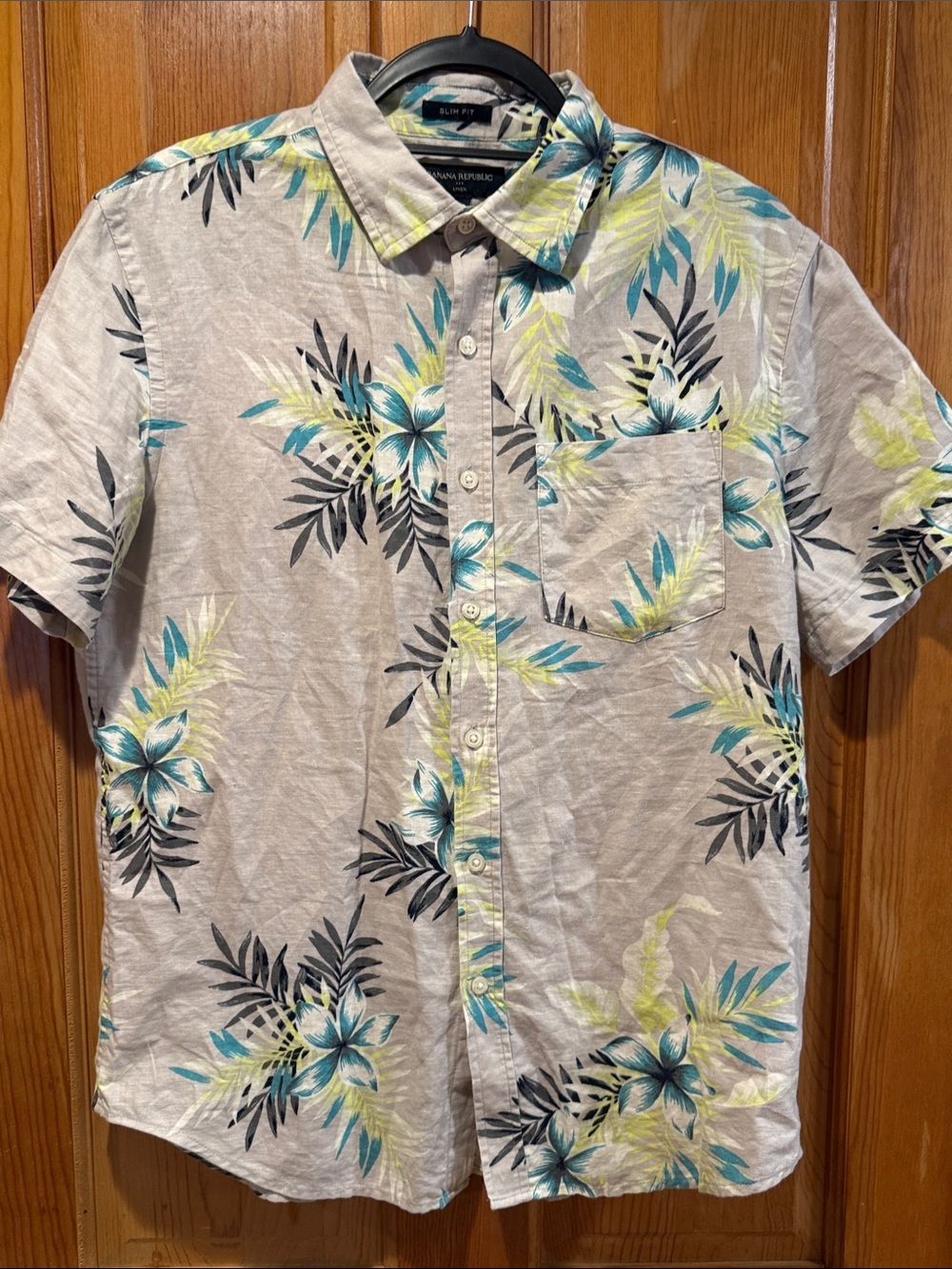 Banana Republic slim fit linen blend button down tropical shirt size medium.